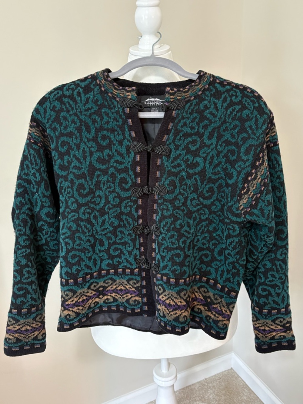 Lisanne Teal & Black Patterned Knit Cardigan
Icelandic